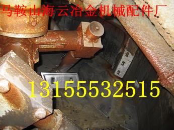 青島科尼樂1500混凝土攪拌機耐磨圍板、攪拌刮刀、攪拌臂生產(chǎn)廠家