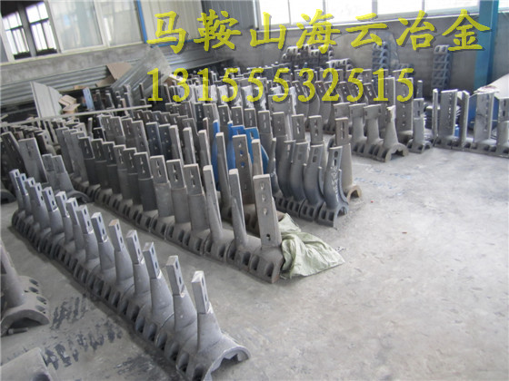 南方路機(jī)180站雙軸式攪拌機(jī)鑄鋼攪拌臂、耐磨配件制造廠家